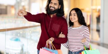 प्रीमियम भारतीय खुदरा मॉल में लक्जरी जीवनशैली खरीदारी का अनुभव (1)