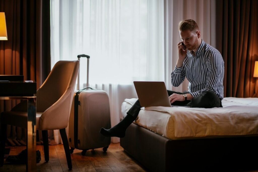 भारत में व्यापार यात्रा पेशेवरों के लिए स्मार्ट तकनीक प्रदान करने वाले कॉर्पोरेट होटल