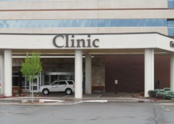 आधुनिक निजी अस्पताल क्षेत्र में भारतीय स्वास्थ्य सेवा निवेश चिकित्सा बुनियादी ढांचा वास्तुकला के साथ