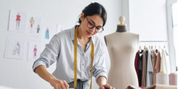 टिकाऊ फैशन डिजाइनर भारत में पर्यावरण के अनुकूल वसंत संग्रह बना रहे हैं