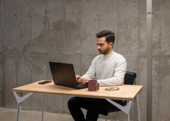 An Indian founder at a desk reviewing revenue data, representing the discipline behind bootstrapped businesses in India