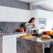 indian-woman-festive-kitchen-planning-unsplash - INDIAwebzine एक भारतीय महिला अपनी रसोई की मेज पर एक भोजन योजना लिख रही है, पर्व के मौसम की शुरुआत से पहले खाद्य अपशिष्ट को कम करने का काम कर रही है।