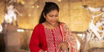 modern-indian-woman-making-paper-unsplash - INDIAwebzine A woman forms a sheet of cotton rag paper by hand, demonstrating the local materials used in a handmade journal practice.