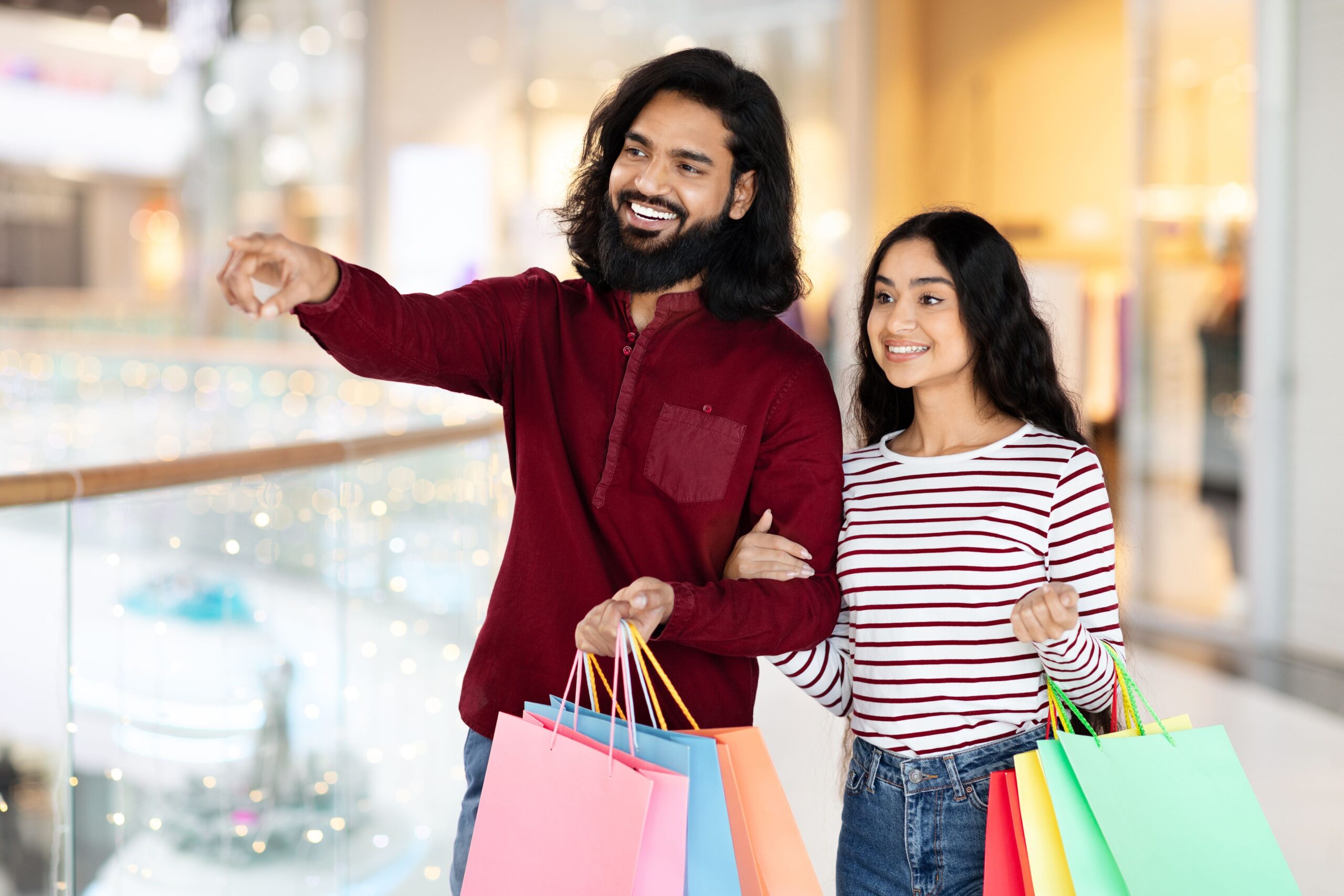 Experiência de compras de estilo de vida de luxo em shopping de varejo indiano premium (1)